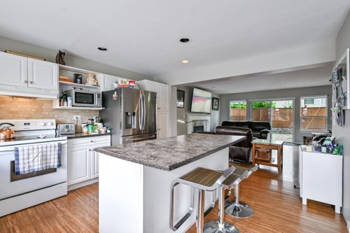 16730 85 Avenue, Surrey, BC - Indoor Photo Showing Kitchen