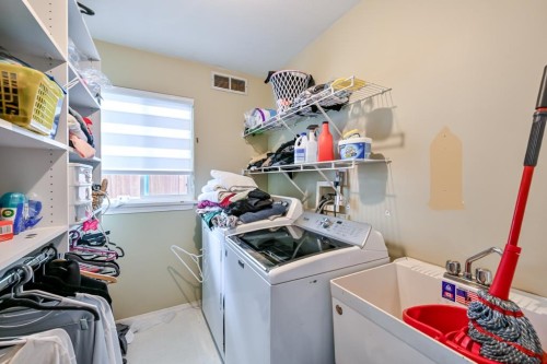 16730 85 Avenue, Surrey, BC - Indoor Photo Showing Laundry Room
