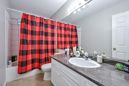 16730 85 Avenue, Surrey, BC - Indoor Photo Showing Bathroom