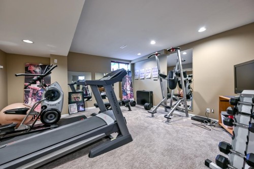 16730 85 Avenue, Surrey, BC - Indoor Photo Showing Gym Room