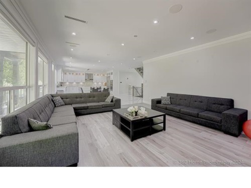 9093 Buchanan Place, Surrey, BC - Indoor Photo Showing Living Room