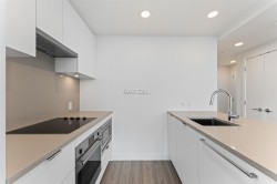 2609-13675 107a Avenue Surrey, BC V3T 0X3