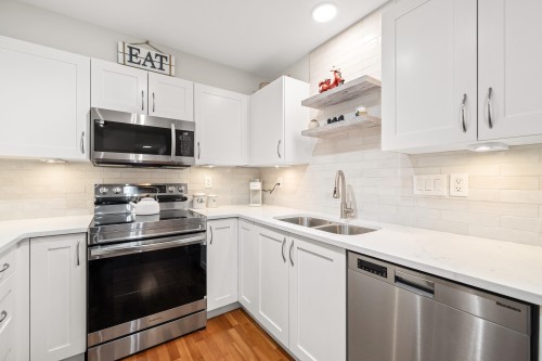 403-15621 Marine Drive  White Rock, BC V4B 1E1