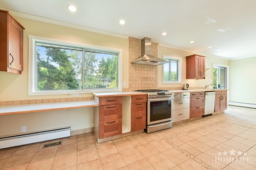 13900 Blackburn Avenue, White Rock, BC 