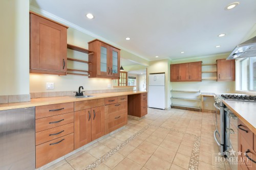 13900 Blackburn Avenue, White Rock, BC 