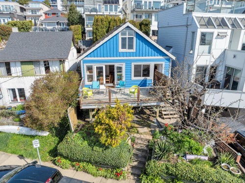 15161 Victoria Avenue  White Rock, BC V4B 1G5