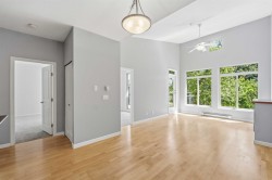 421-15385 101a Avenue Surrey, BC V3R 0B4