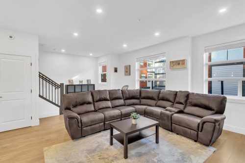 4-32970 Tunbridge Avenue, Mission, BC - Indoor Photo Showing Living Room
