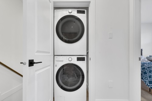 4-32970 Tunbridge Avenue, Mission, BC - Indoor Photo Showing Laundry Room