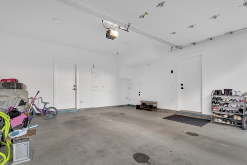 4-32970 Tunbridge Avenue, Mission, BC - Indoor Photo Showing Garage