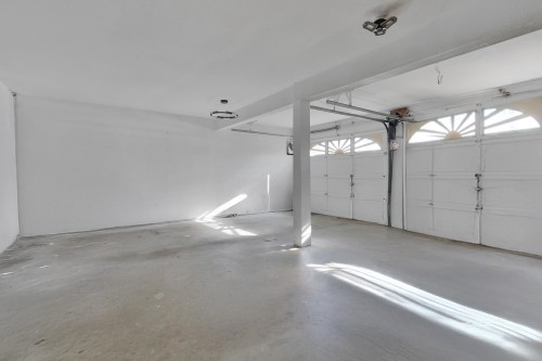 31021 Creekside Drive, Abbotsford, BC - Indoor Photo Showing Garage