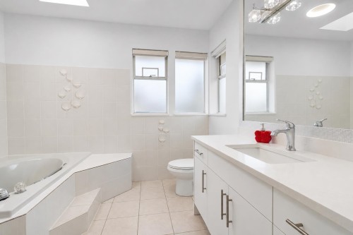 31021 Creekside Drive, Abbotsford, BC - Indoor Photo Showing Bathroom