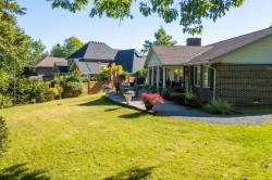 3010 Semiahmoo Trail Surrey, BC V4P 1H3