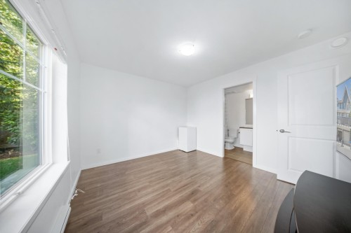 8-16357 15 Avenue, Surrey, BC 