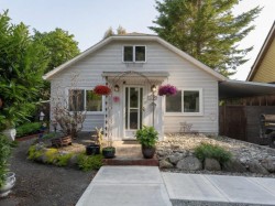 2725 Gordon Avenue Surrey, BC V4A 3J2