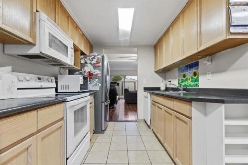 223-7453 140 Street  Surrey, BC V3W 6G5
