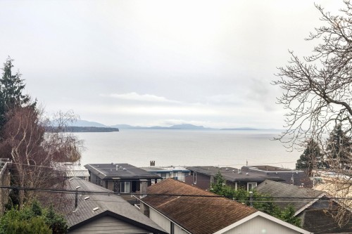 204-15176 Buena Vista Avenue  White Rock, BC V4B 1Y3