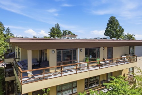 303-15747 Marine Drive  White Rock, BC V4B 1E4