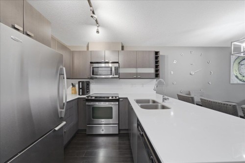 215-21009 56 Avenue, Langley, BC 