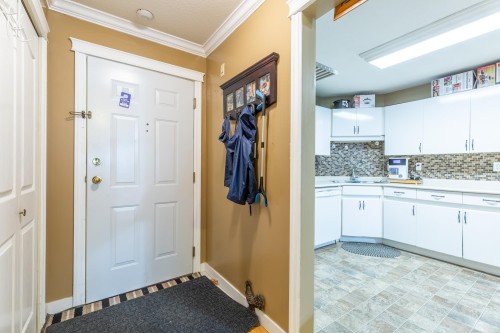 302-33280 Bourquin Crescent E, Abbotsford, BC 