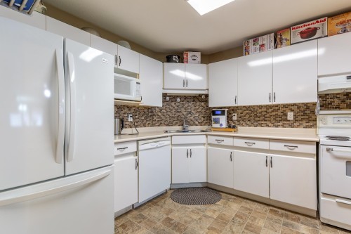 302-33280 Bourquin Crescent E, Abbotsford, BC 