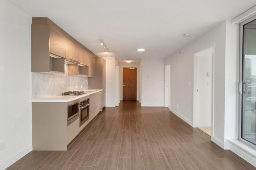 809-13750 100 Avenue  Surrey, BC V3T 0L3