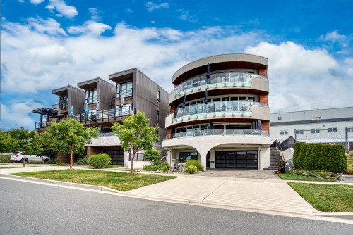 101-15219 Royal Avenue  White Rock, BC V4B 1M4