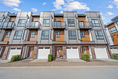 49-19760 55 Avenue  Langley, BC V3A 0L1