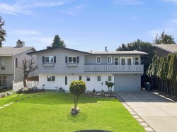 14704 16a Avenue Surrey, BC V4A 5M7