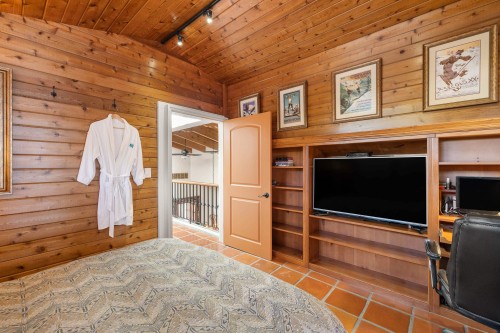 3080 Mcbride Avenue, Surrey, BC 