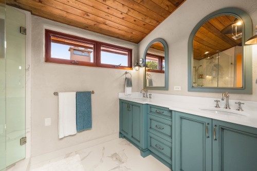 3080 Mcbride Avenue, Surrey, BC 