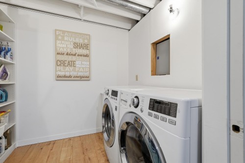 15878 Mcbeth Road, Surrey, BC - Indoor Photo Showing Laundry Room