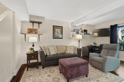 15878 Mcbeth Road, Surrey, BC - Indoor Photo Showing Living Room