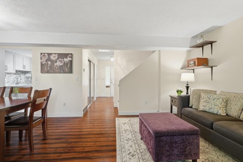 15878 Mcbeth Road, Surrey, BC - Indoor Photo Showing Living Room