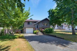 15578 Poplar Drive  Surrey, BC V4A 5H8