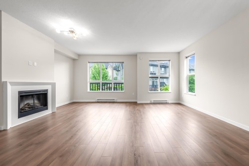 82-10489 Delsom Crescent, Delta, BC - Indoor Photo Showing Living Room With Fireplace