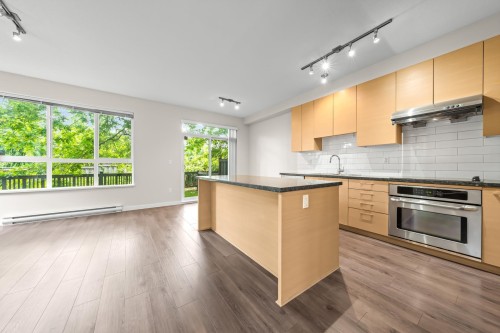 82-10489 Delsom Crescent, Delta, BC - Indoor Photo Showing Kitchen