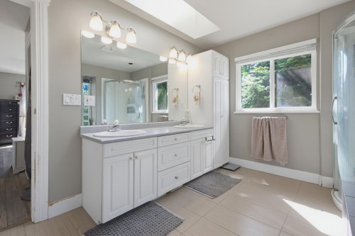 26860 24A Avenue, Langley, BC - Indoor Photo Showing Bathroom
