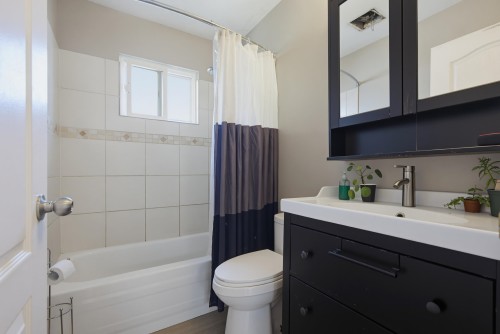 26860 24A Avenue, Langley, BC - Indoor Photo Showing Bathroom