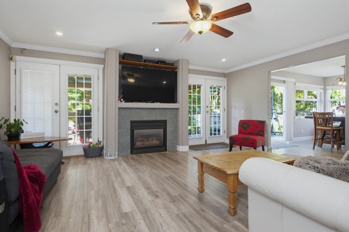 26860 24A Avenue, Langley, BC - Indoor Photo Showing Living Room With Fireplace