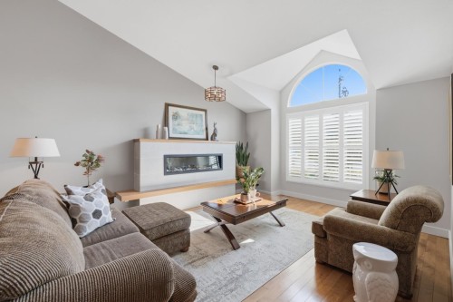 16237 Northglen Place, Surrey, BC 