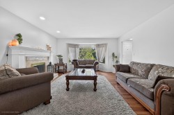 12460 63a Avenue Surrey, BC V3X 2C7
