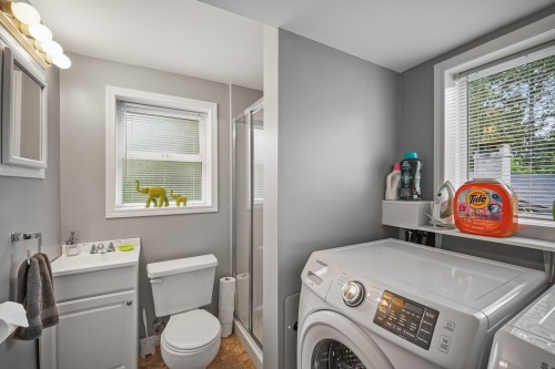 3669 Bulkley Street, Abbotsford, BC - Indoor Photo Showing Laundry Room
