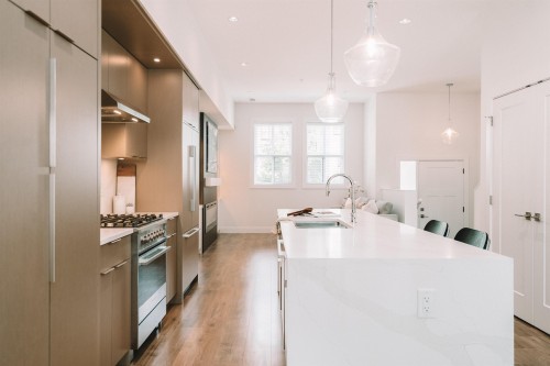 8133 202 Street, Langley, BC - Indoor Photo Showing Kitchen With Upgraded Kitchen