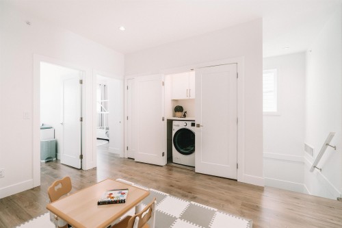 8133 202 Street, Langley, BC - Indoor Photo Showing Laundry Room
