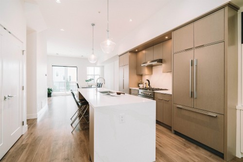 8133 202 Street, Langley, BC - Indoor Photo Showing Kitchen With Upgraded Kitchen
