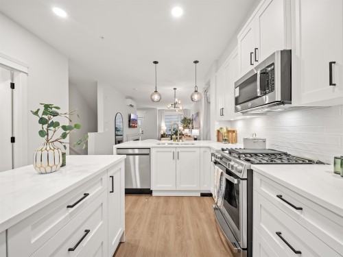 4-20926 83 Avenue, Langley, BC - Indoor Photo Showing Kitchen With Upgraded Kitchen