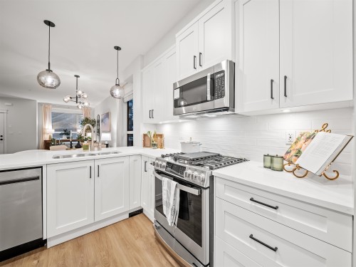 4-20926 83 Avenue, Langley, BC - Indoor Photo Showing Kitchen With Double Sink With Upgraded Kitchen