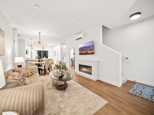 4-20926 83 Avenue, Langley, BC - Indoor Photo Showing Living Room With Fireplace