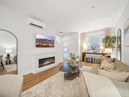 4-20926 83 Avenue, Langley, BC - Indoor Photo Showing Living Room With Fireplace